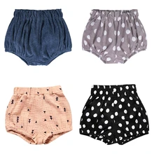 Детские хлопковые шорты Одежда для маленьких девочек штаны из полипропилена эластичные шорты-памперсы, шаровары в горошек с цветочным рисунком, клетчатые шорты