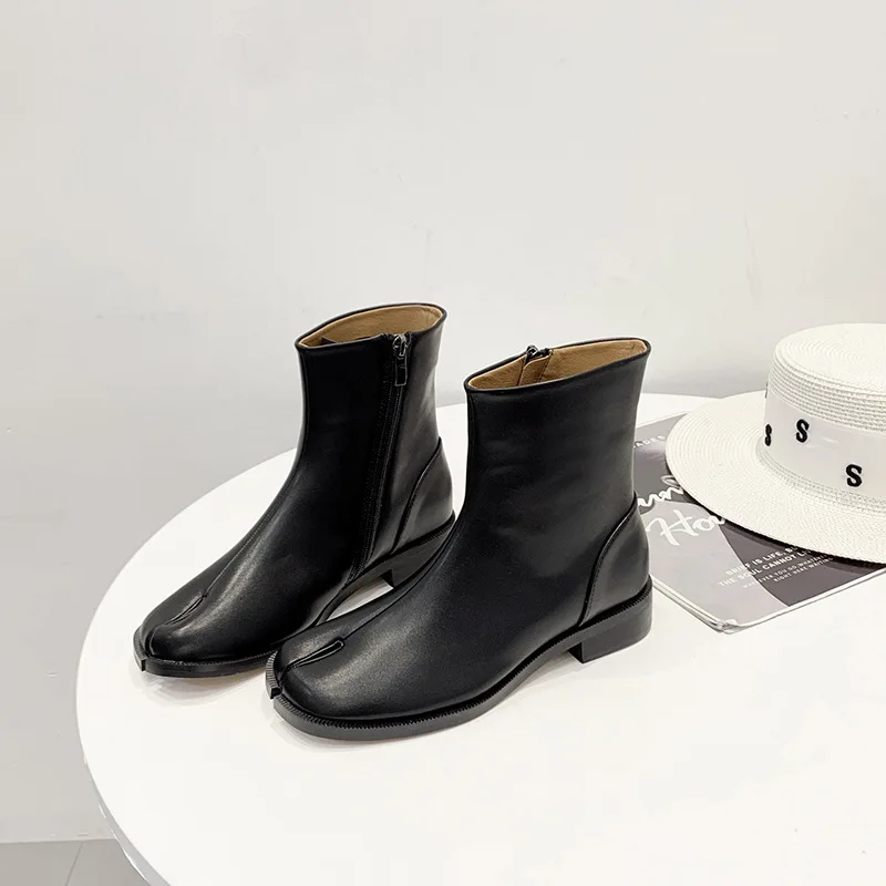 

Lady Boots Women's Rubber Shoes Rain Clogs Platform Bootee Woman 2019 Low Heels booties Zipper Luxury Designer Ladies Ankle