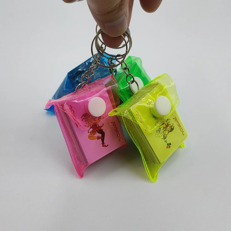 4 3 cm tragbare Mini-Spielkarten Schlüsselbund kleine Poker-Brettspiel-Schl CL 