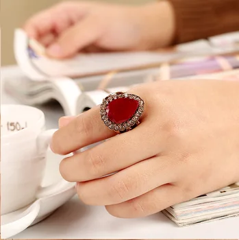 

Kaiqing creative jewelry fashion resin inlaid alloy ring retro court feng shui dripping hand decoration woman