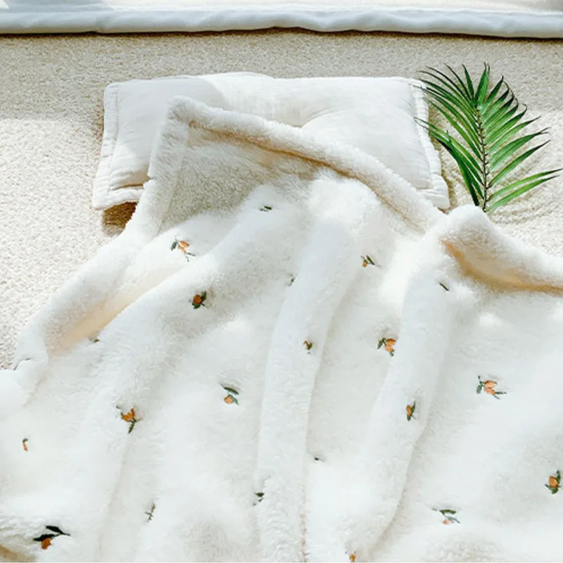 Korean Bear Olive Embroidery Baby Blanket Throws Coral Fleece Soft Newborn Infant Swaddle Wrap Blankets Bedding Stroller Cover