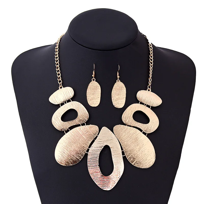 

Europe And America Cool Fashion Big Brand Exaggeration Irregular Hollow out Necklace Alloy Neck Ring Choker Sweater Chain