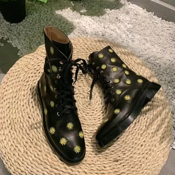 

Small daisies Women Ankle Boots Geniune Leather embroidery Martin Boots Short Boots Runway Lace UP Outdoor Chelsea Boots Winter
