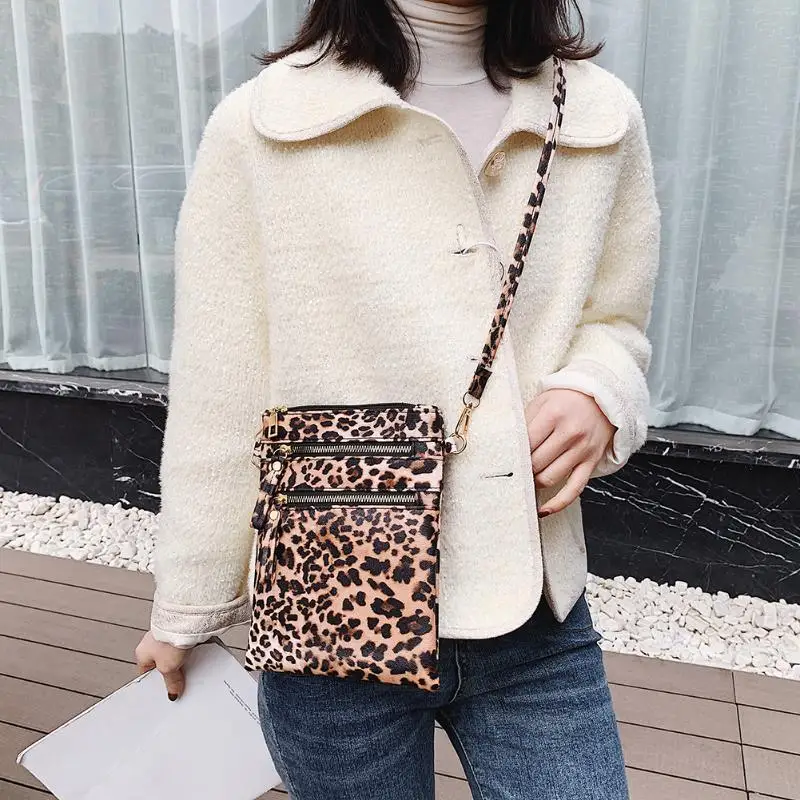 

Fashion Leopard Women Shoulder Crossbody Bags Overall Style Design Simple and Generous Leather Multi Pocket Messenger Bag