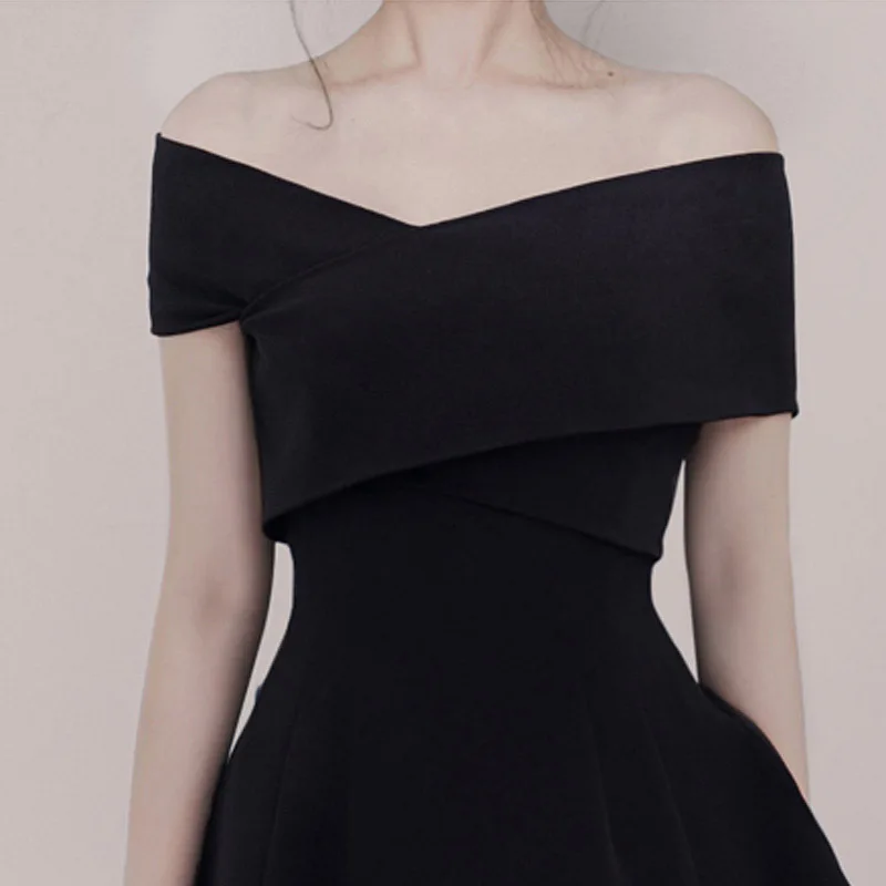 

French Elegant Hepburn fu gu qun High-waisted Short Skirt Black Dress Horizontal Neck off-Shoulder Dress Women's Europe And Amer