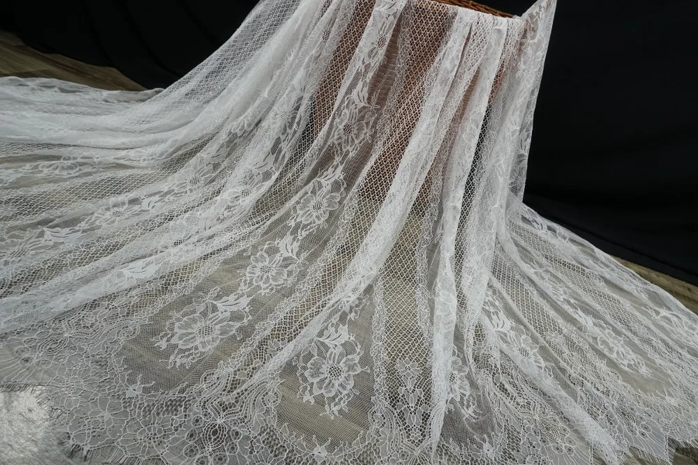 Европейский стиль роскошное свадебное кружевное платье ткани тонкие ресницы chantilly кружева! Белый цвет, кружево на свадебное платье