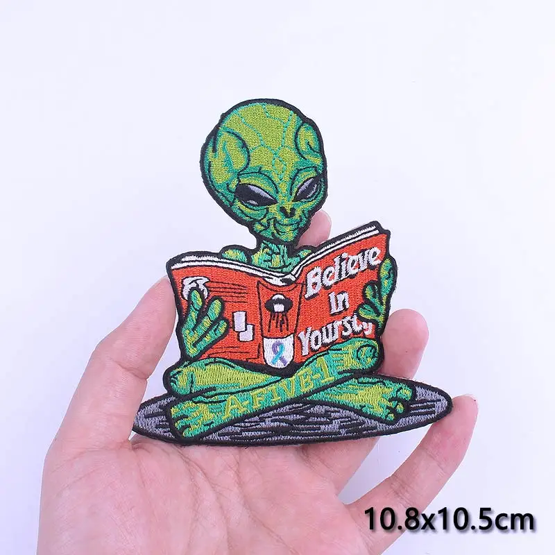 Toppa ricamata da cucire o da stirare, con motivo pianeta, astronauta, dimensioni assortite, per jeans, giacche, vestiti, borse, scarpe, cappelli, per bambini e adulti