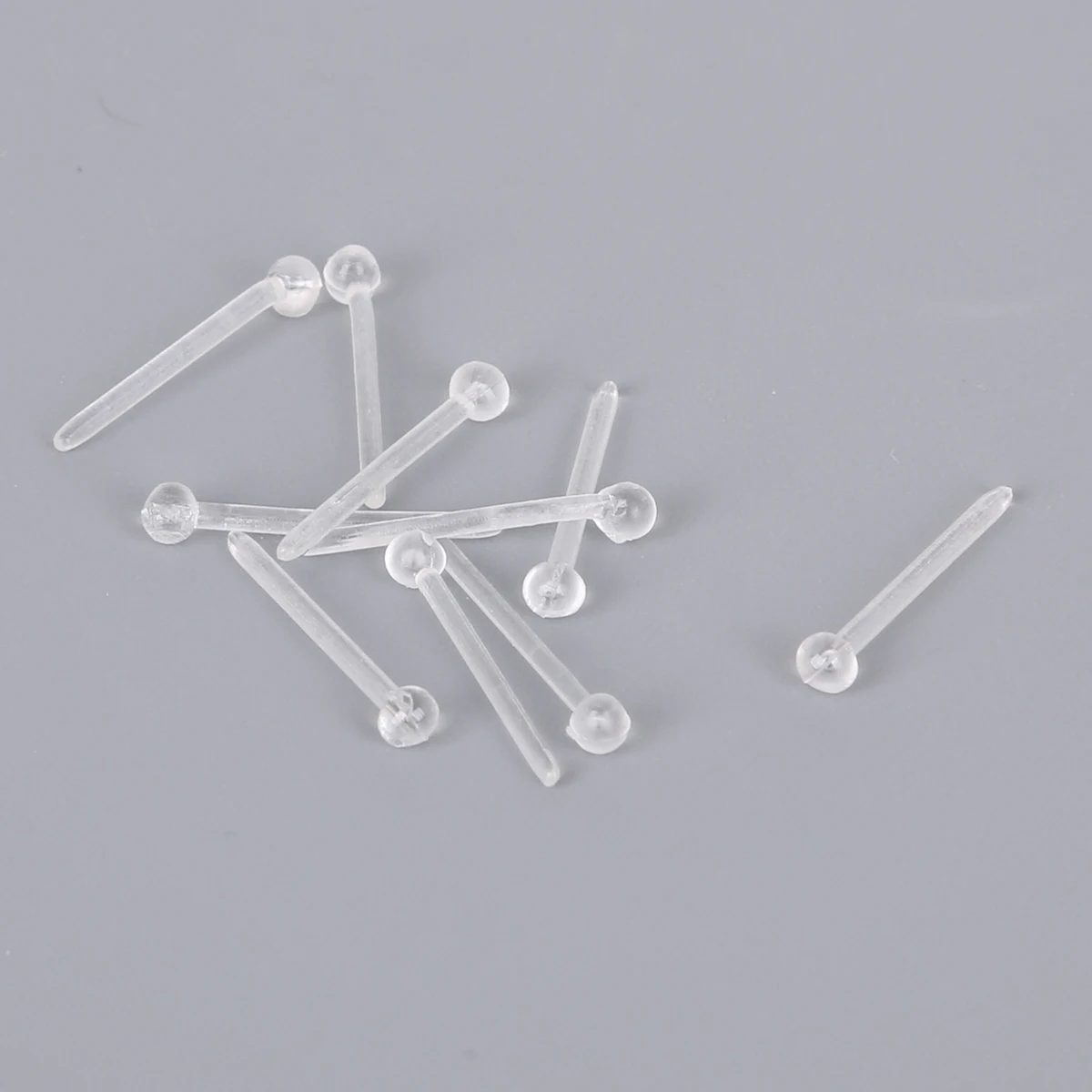 100-150 teile/los Mode Schwarz Weiß Bunte Kunststoff Mini Einfache Hypoallergen Ohr Stick Schmuck Großhandel Für Frauen Und Männer – Detail 5