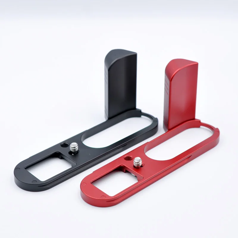 ライカ Q2 ブラック　LEICAQ2 純正グリップつき LEICA Q2 ハンドグリップ装着 純正と社外品どちらが使いやすい？ #1227