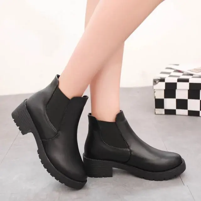 

Autumn and winter simple thick with round head black wild female boots Chelsea short boots Martin boots and bare boots