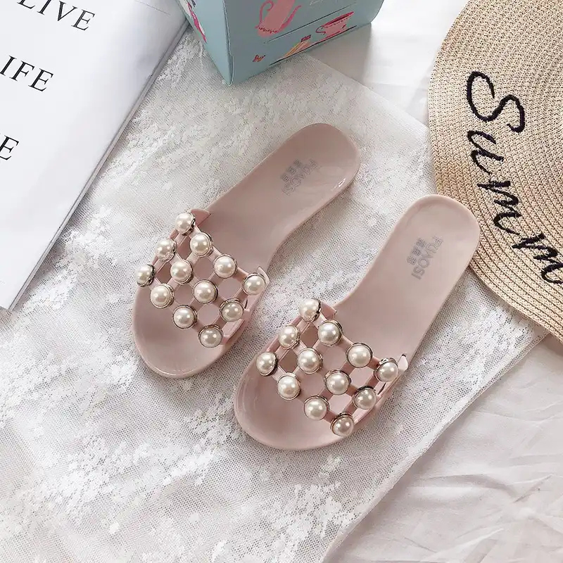 trendy slippers