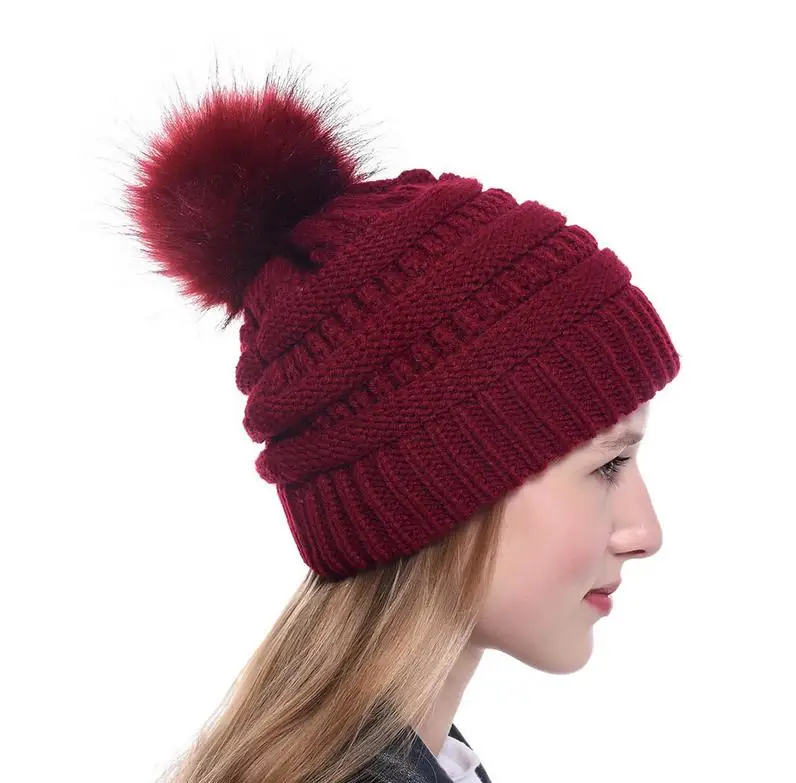 Вязаная женская шапка с большим помпоном теплая шерстяная блестками Зимняя |