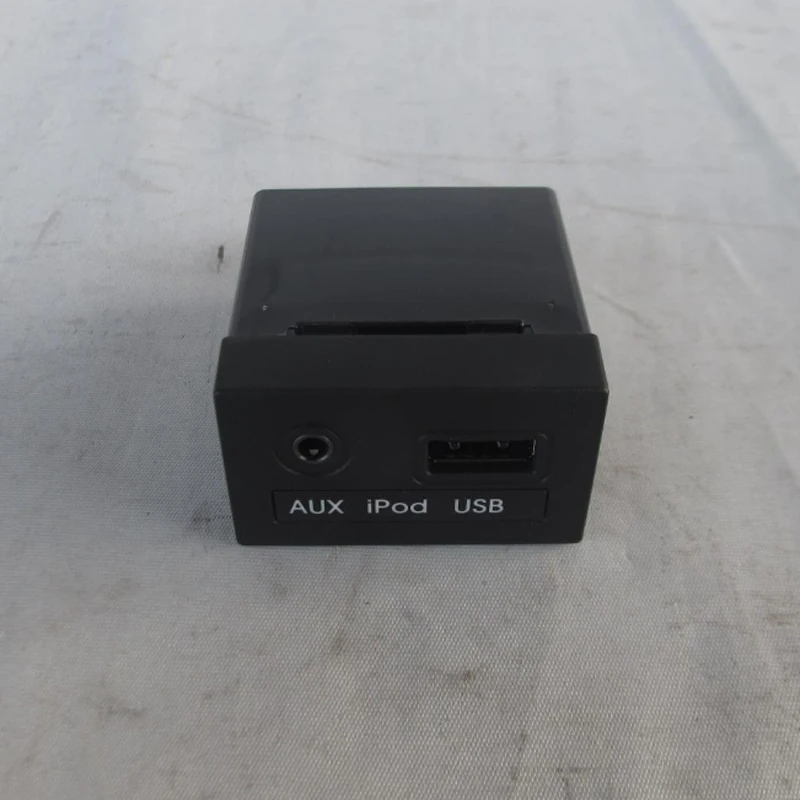 Подлинная консоль AUX USB Jack Assy для hyundai Accent Solaris 2011-2015 961201R000RY 96120-1R000 | Автомобили и