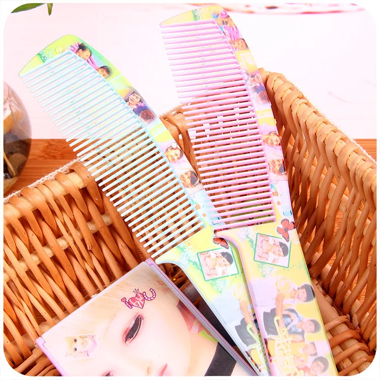 

C042 Handsome Hairdressing Comb Dollar Store Stall Supply of Goods Hot Selling 2 Yuan Shop Supply of Goods Daily Use the Departm