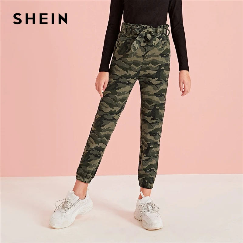 SHEIN/повседневные штаны для девочек с камуфляжным принтом и поясом; детские штаны; г. Осенние Зауженные Брюки с карманами для подростков