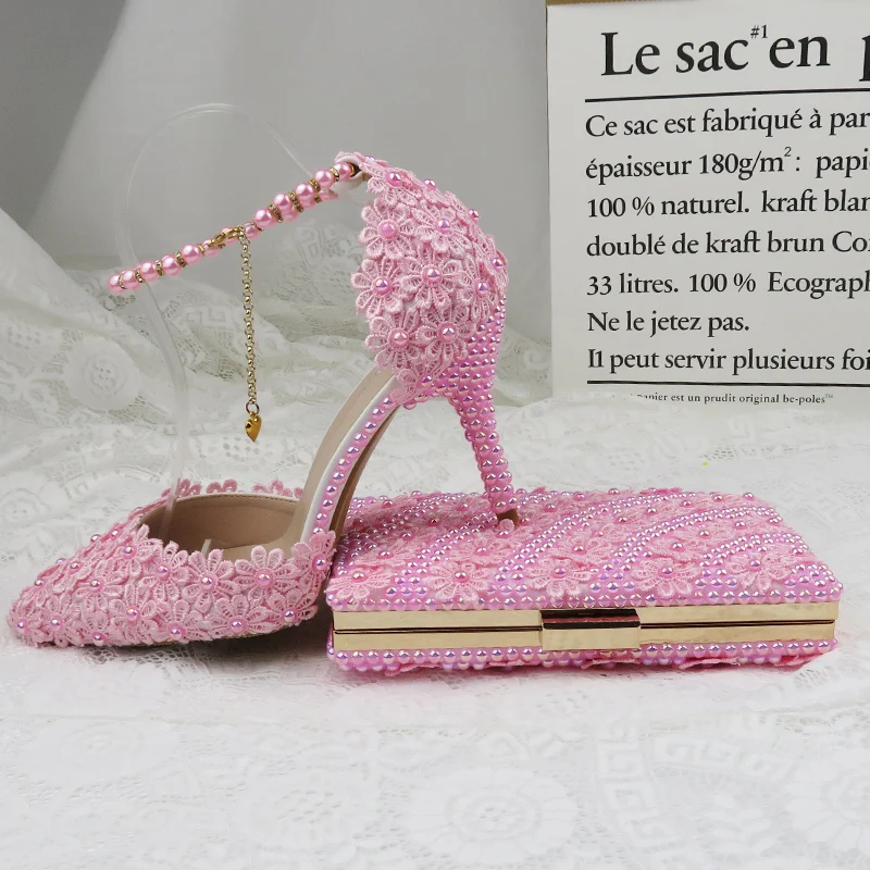 AB/свадебные туфли с розовыми жемчужинами и сумочкой в комплекте; женские вечерние комплект из туфель и сумочки на высоком каблуке с острым носком и ремешком на щиколотке