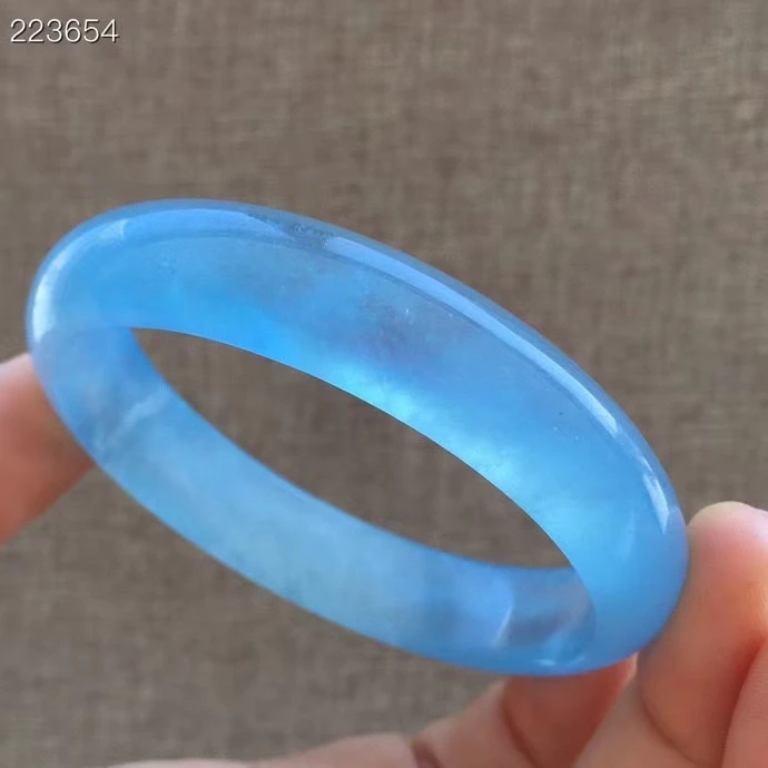 新品 ブラジル産 天然無処理 アクアマリンのバングルライトブルー 