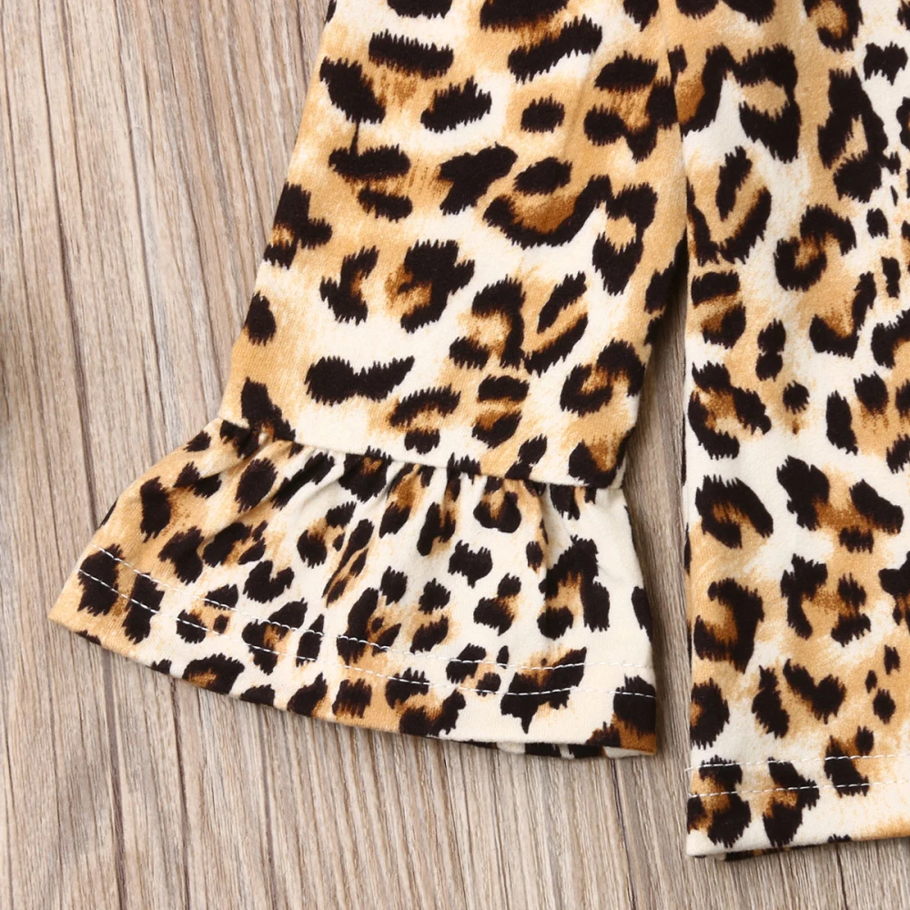 Осенне-зимняя одежда для маленьких девочек топы с леопардовым принтом, расклешенная футболка с длинным рукавом, длинные штаны, комплект одежды