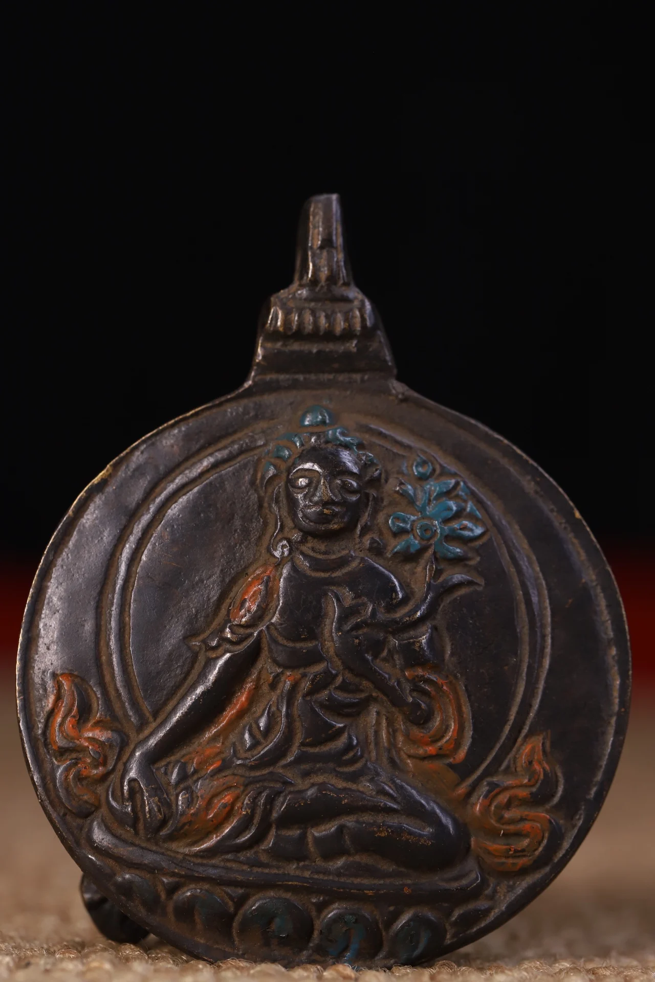 

2"Tibetan Temple Collection Old Bronze Painted Cinnabar Green Tara Buddha Card Zodiac Statue Gossip Amulet Pendant Town house