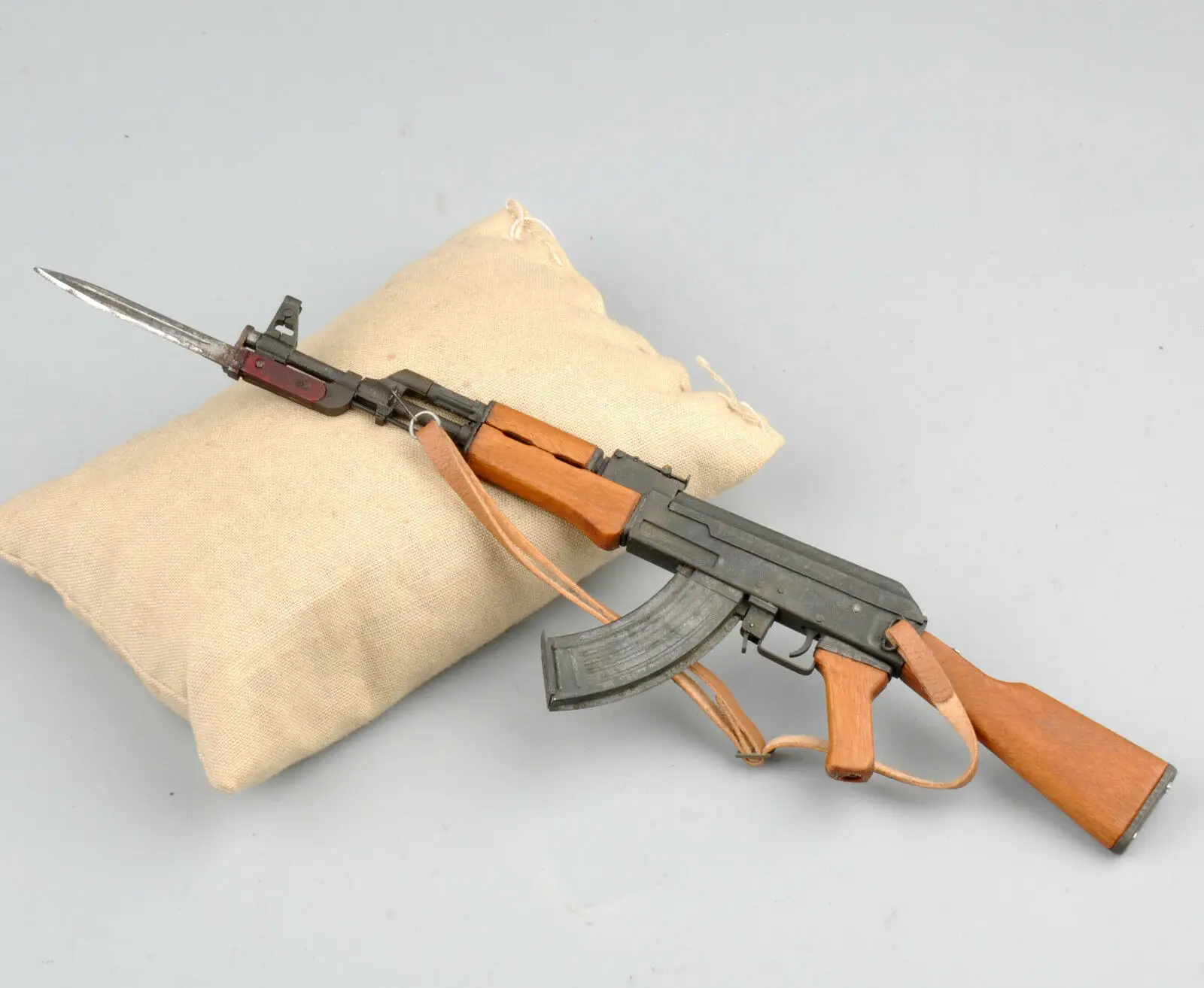 1/6 весы металлические игрушки AK47 модель комплект с модель со штыком модель оружия для 12 дюймов Военная фигурка солдат игрушки части Ac