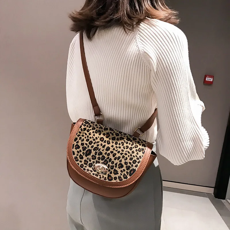 

Small bag woman 2019 new spring and Summer crossbody bag tide Korean version hundred shoulder Fashion Leopard tattoo saddle bag