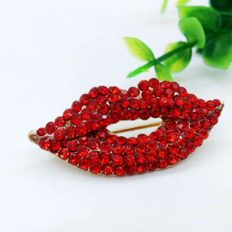 

New 2023 Red Color Rhinestone Lips Brooches For Women Fashion Sexy Mouth Brooch Pin Shining Fashion Jewelry Gift