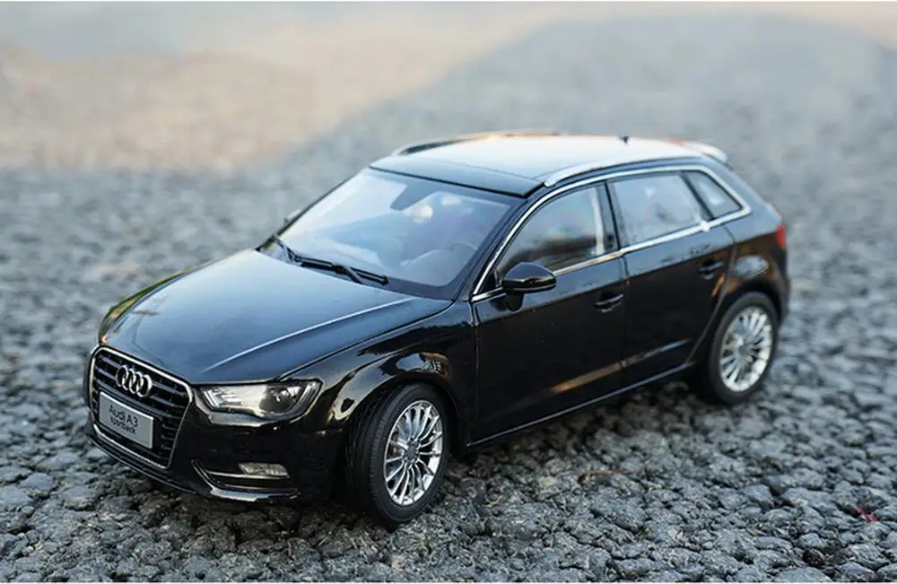 Авторизованный подлинный сплав 1/18 масштаб Audi A3 Sportback черный литье под давлением классическая модель автомобиля для коллекции подарков