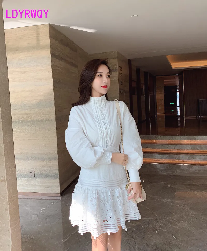 

2019 autumn and winter new women's French retro lantern sleeve stitching shirt + water soluble lace hollow skirt two-piece suit