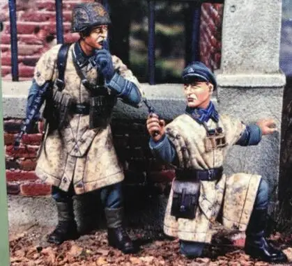 

New 1/35 Resin Figure German Soldier 2pcs/set Model Kits (no wall,no base)