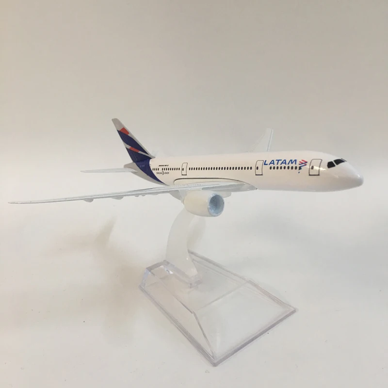 Модель самолета Бразилия латам авиакомпания Boeing 787 16 см сплав металлическая модель самолета Детские игрушки подарок на день рождения