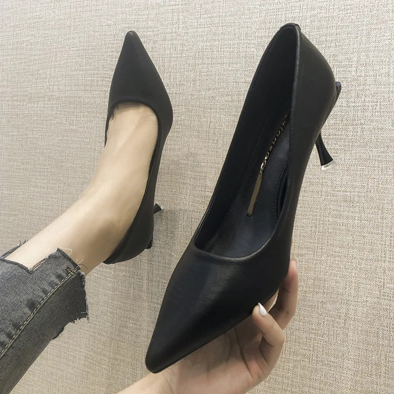 

2020 Spring New Style Thin Heeled Pointed Shallow Mouth Sexy Nude Work Shoes Ozhouzhan Business Kitten Heels Fashion