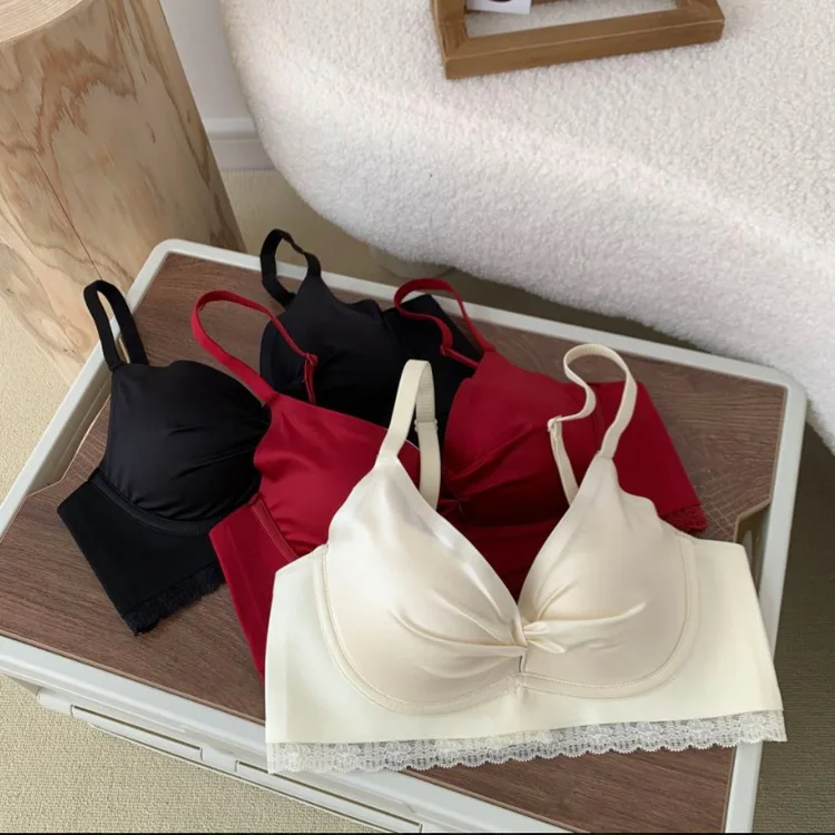 Retro Satin Lace Seamless Underwear Set Medium Thickness To Support