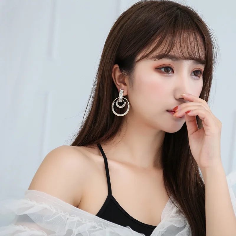 11049342376_946716718