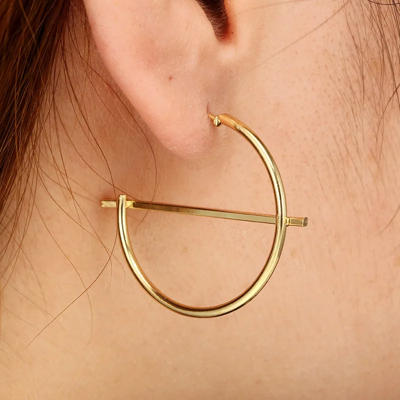

European and American new fashion personality C-shaped earrings Simple retro word circle earrings earrings
