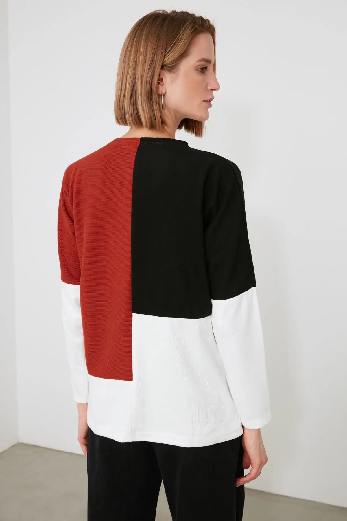 Trendyol With Color Block Knitted Sweatshirt TWOAW21SW1316 Trendyol With Color Block Knitted Sweatshirt TWOAW21SW1316