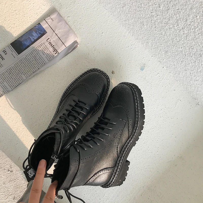 Women Ankle Boots Platform Thick heel Lace Up Brogues Carved Martin Boots Women Autumn Botas Mujer Boots Rubber Shoes - Цвет: Черный