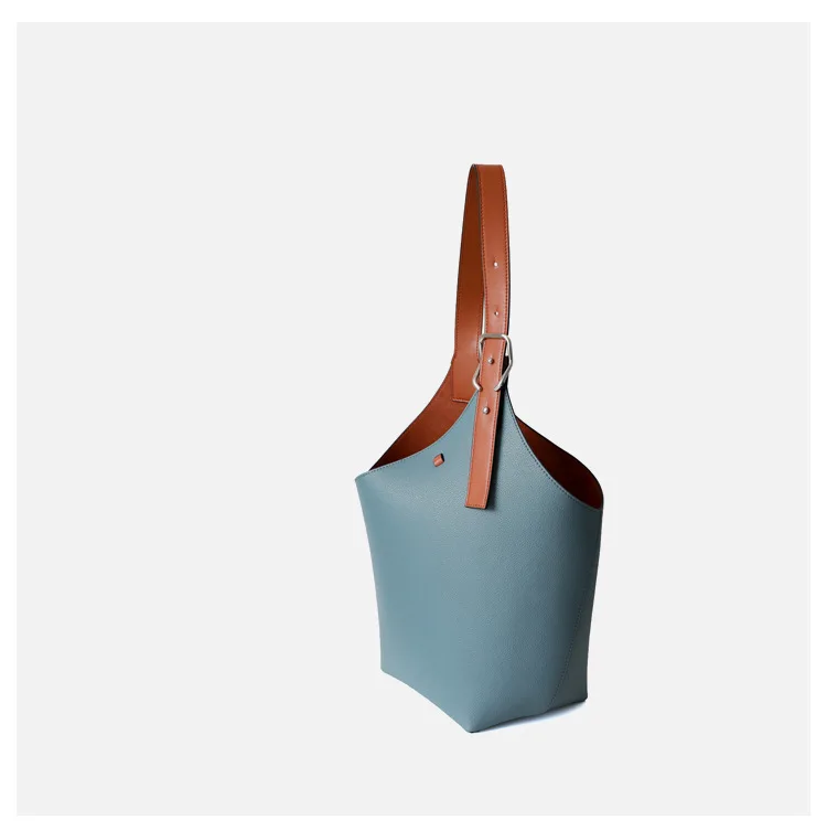 

AKAKCOCO Women bag 2019 New Customized Irregular big bag female large capacity shoulder bag fashion bucket bag wild soft leather