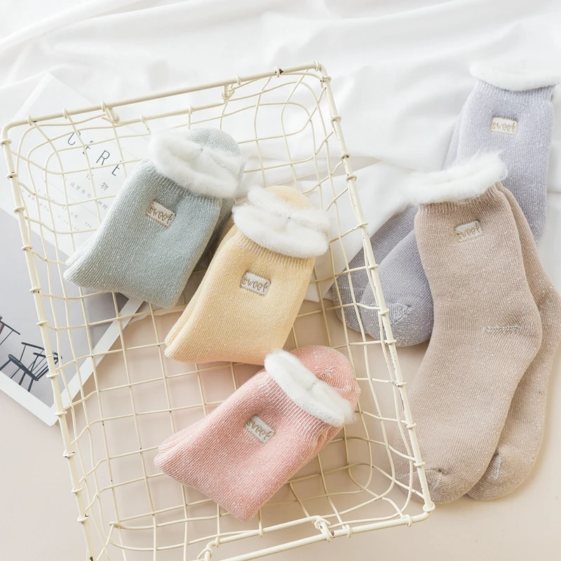 Helisopus Новые осенне-зимние толстые теплые женские носки с милой вышивкой Kawaii Рождественские носки коралловые бархатные Пушистые Носки-Тапочки