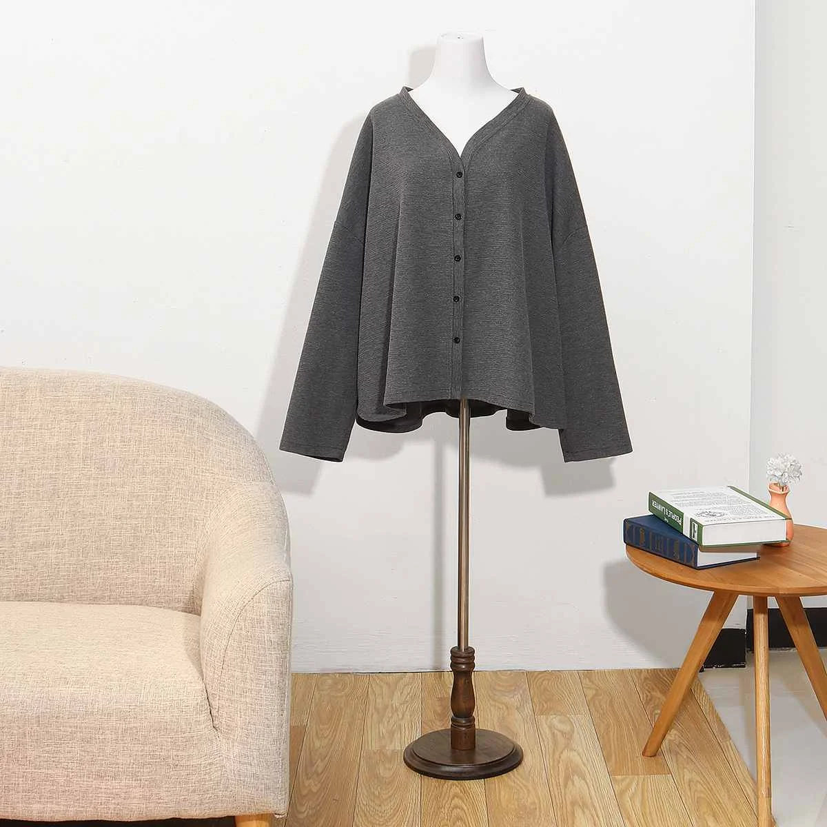 

PP Plastic Well-crafted Dress Cloth Mannequin Demountable Support Female Mannequin Model Stand for Tailors Garment Display 3Size