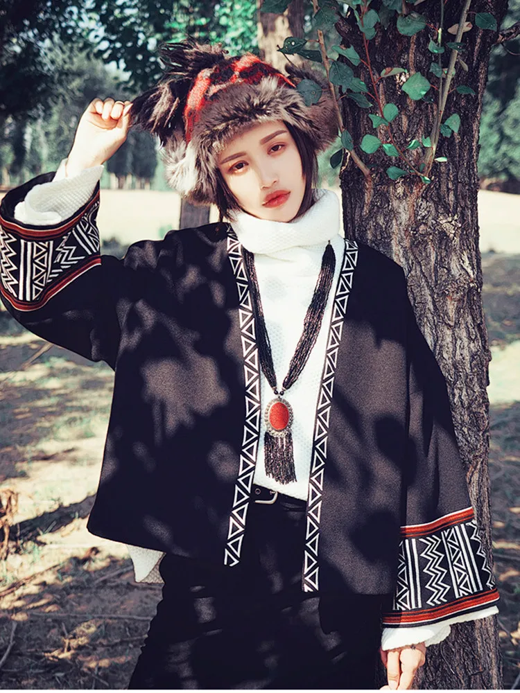

Autumn Winter Women National Trend Casual Loose Black Short Woolen Jacket Ladies Indian Totem Embroidery Warm Wool Cardigan Coat