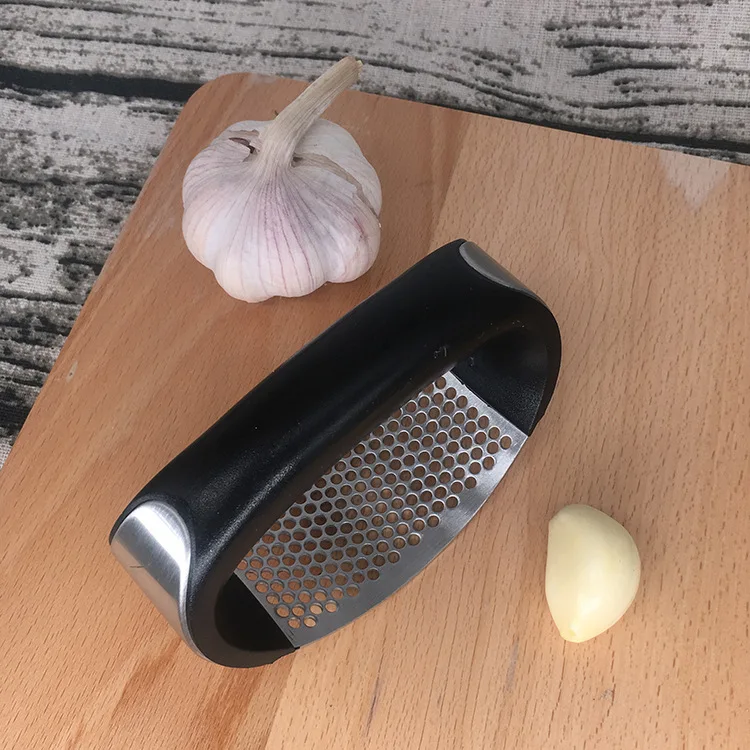 Чесночница изогнутые измельчение чеснока Slicer измельчитель чеснока прессы кухонные принадлежности инструмент