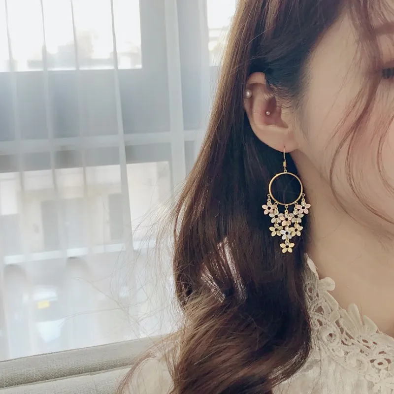 

Bohemian Sweet Fashion long Tassel Petal Pendant Women Earrings Simple and Lovely Elegant Crystal Small flower Earrings Jewelry