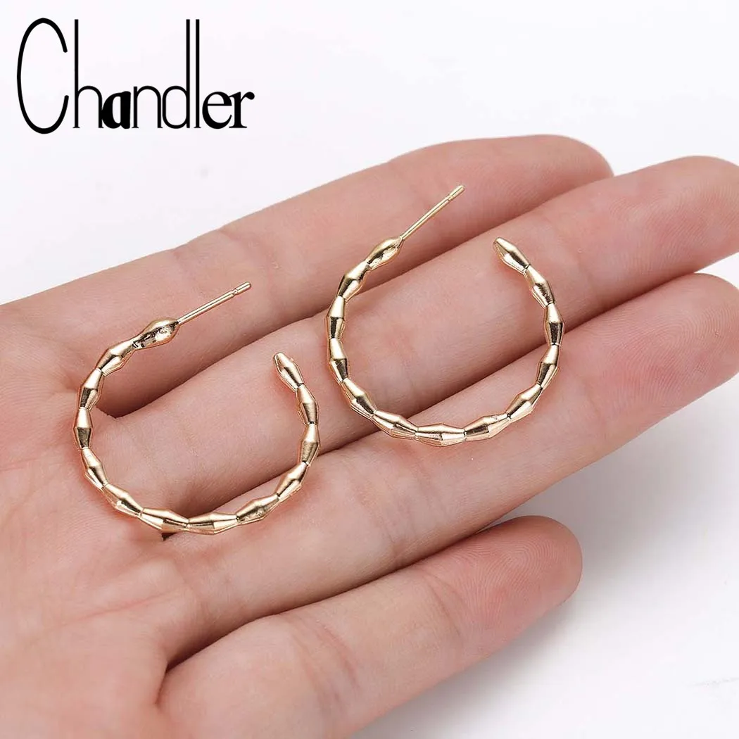 

Chandler Twist Round Circle Hook Earrings For Women Girls Big Pin Earring Geometry Simple Personality Wholesale Factory Jewelry