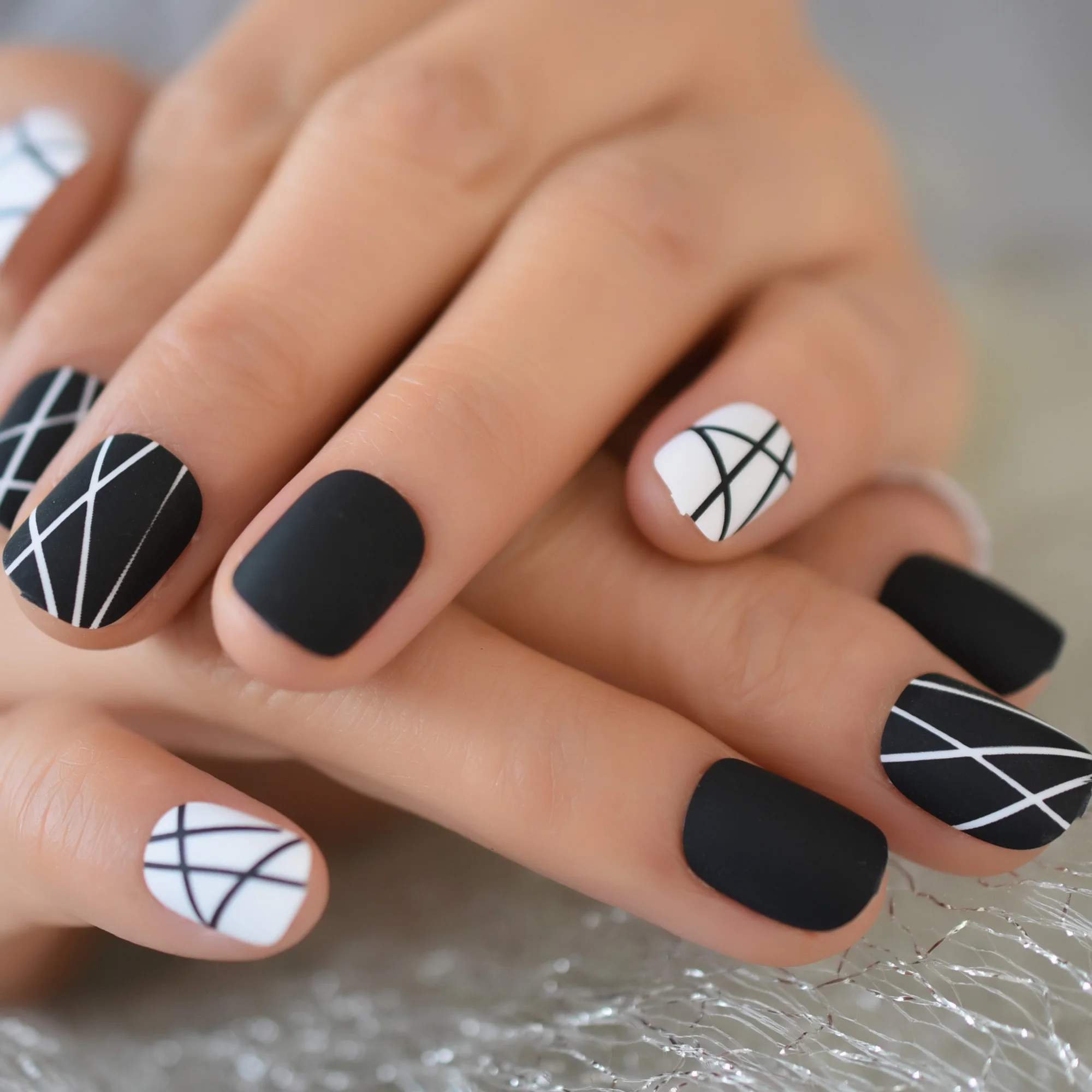 Short Round Fake Nails Black-white Lines Simple Design Fingernail Tip  Professional French Nail Art For Student Office Lady - False Nails -  AliExpress