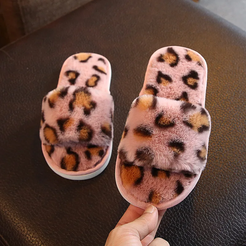Зимние детские тапочки с леопардовым принтом; Детская меховая теплая обувь; домашние тапочки; Домашние Нескользящие Вьетнамки; детские тапочки размера плюс 26-40 - Цвет: Pink