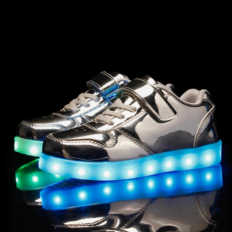 IGxx LED 라이트 업 신발 키즈 후크 & 루프 USB 충전 빛나는 LED 여자 신발 어린이 빛나는 운동 화 PU  실버