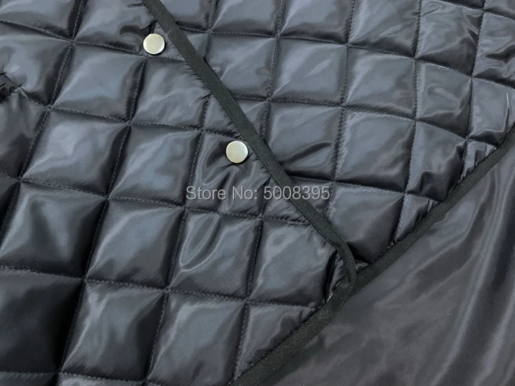 Черная Дублинская стеганая куртка негабаритных асимметричных стеганых пальто с передними кнопками с карманами с длинными рукавами