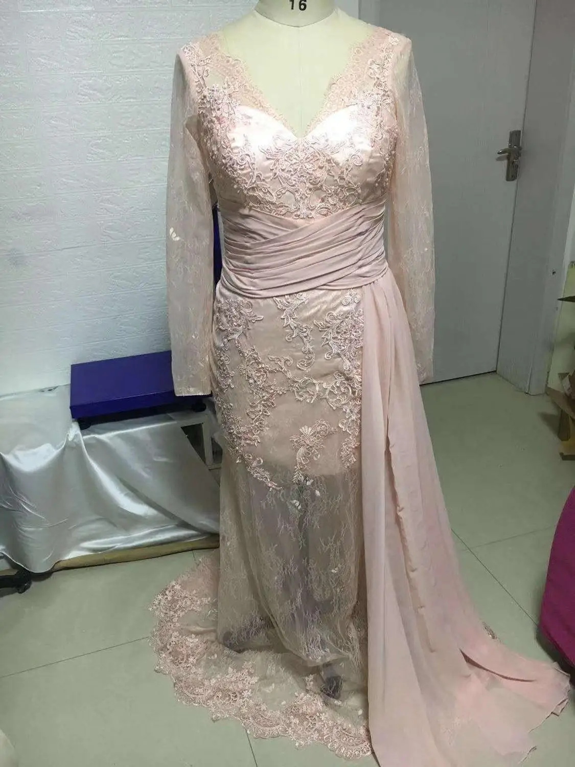 

Vintage Long Pink Chiffon Celebrity Dresses with Sleeves Tulle Open Back Floor Length Formal Party Dresses