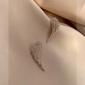 

Simple Elegant Wing Earrings In South Korea Advanced Female Temperament Light Mature Earrings Small Exquisite Earrings