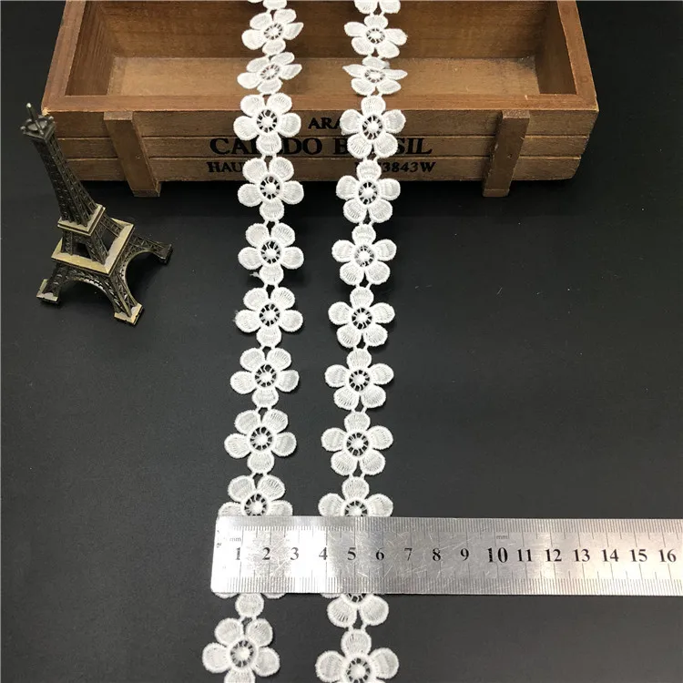 Embroidered White Lace Fabric Trims Water Soluble Flower Ribbon Appliques DIY Sewing Dress Garment Accessories Handmade Material - Цвет: Белый